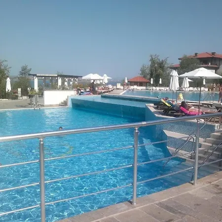 Strandnahe In Tsentar Mit Schoenem Garten *